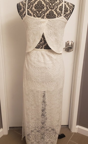 Romeo and Juliet Couture Dress - Picture 2 of 3